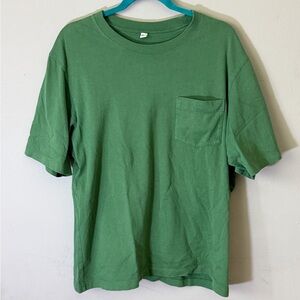 Uniqlo Men's Short Sleeve Tee in Forest Green